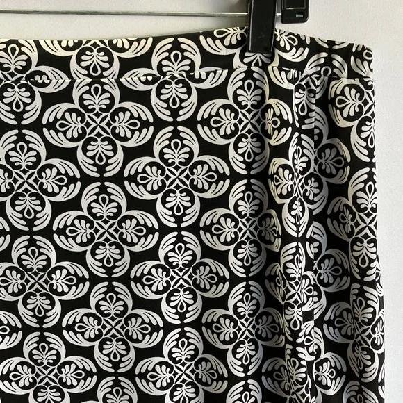 White House Black Market Black and White Patterned A-Line Skirt - Picture 2 of 4